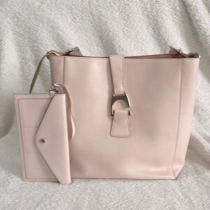 Beautiful Dooney & Bourke Tote